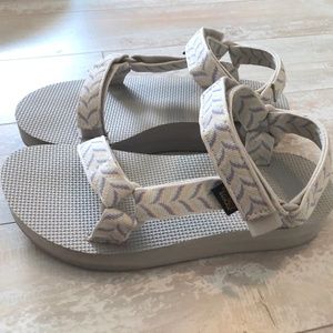 MidForm TEVA 80's Style Size 7